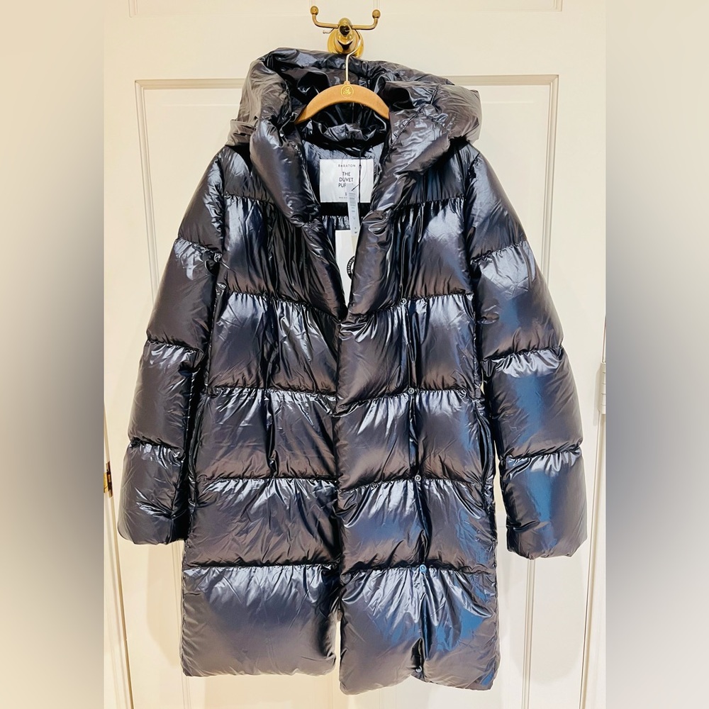 NWT - Aritzia Babaton Duvet Puffer in light shine black - size small